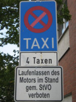 Laufenlassen der Motoren für Taxen verboten