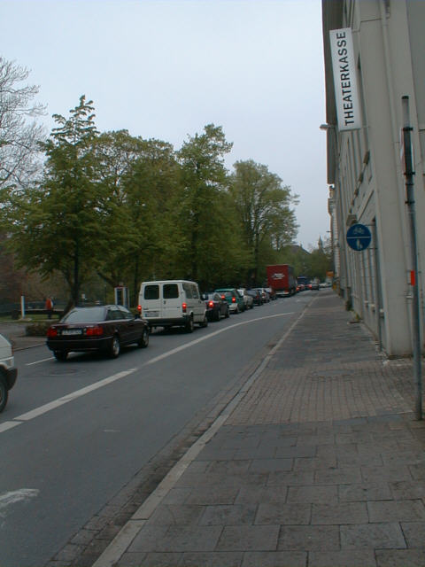 Der Verkehrsversuch: Dauerstau am Theaterwall