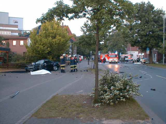 Schwerer Unfall mit zwei Toten in der Nadorster Straße