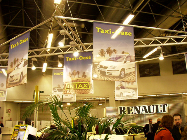 Himmel über der Taxi-Oase auf der Eurotaximesse 2002