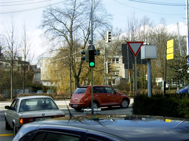 Ein Grünpfeil für besseren Abfluß aus der Wallstraße