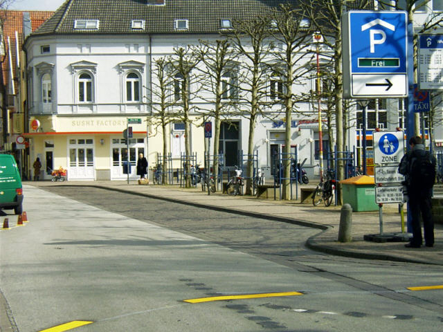 Verkehrsberuhigter Taxistand Waffenplatz