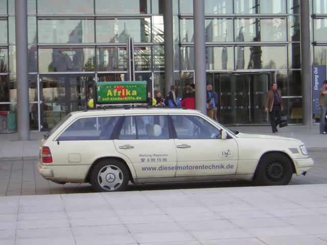 Taxi vor der Messe Leipzig