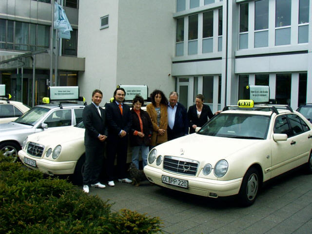 Oldenburger Werbepioniere mit den Mitarbeitern von TAXi-AD