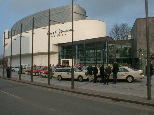 Taxi- und Mietwagentreffen vor dem Horst-Janssen-Museum