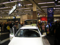 Warteschlange am Mercedes-Stand