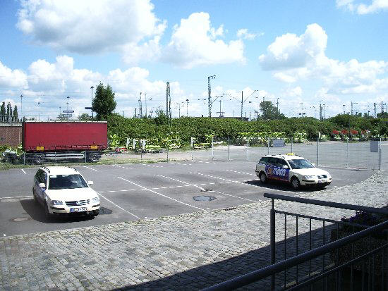 Parkplatz Taxi Müller vor der Evakuierung