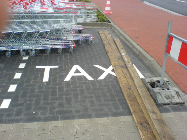 09.10.08 - Neuer Taxistand beim famila-Center Wechloy